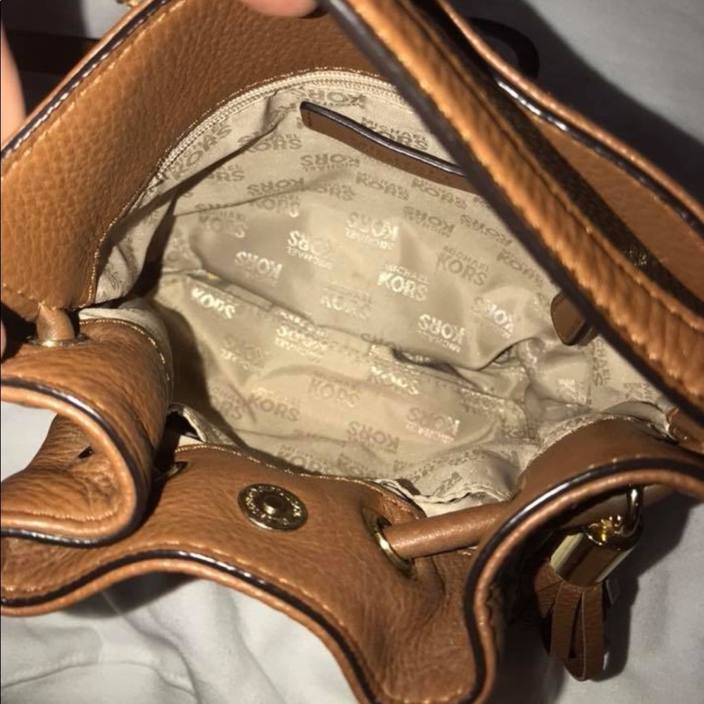 Michael Kors cross body purse! - Picture 3 of 4